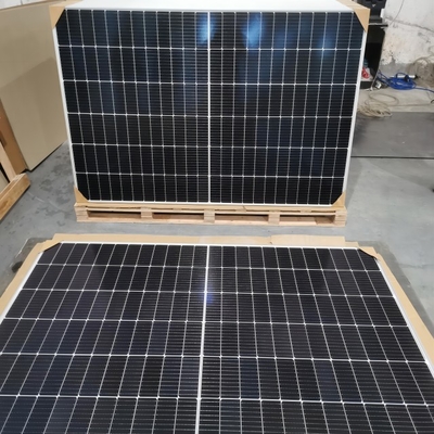 Buy 10bb Mono Half Cell Solar Panel 545W 550W 560W For Home Solar System online manufacture