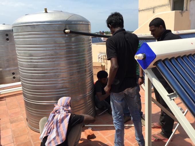 Hotel / Hostels Pressurized Solar Hot Water Heating System With Intelligent Controller 2